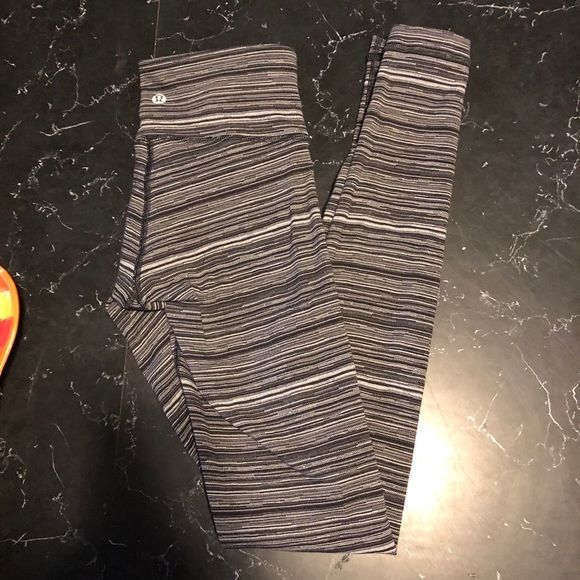 Lululemon WUP size 4 - Picture 3 of 11